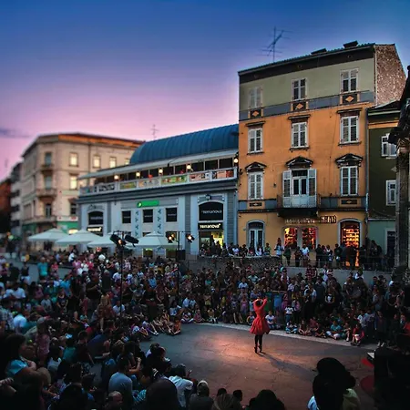 Awesome In With Wifi Hébergement de vacances *