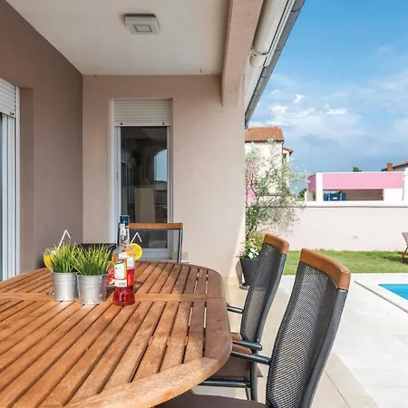 Awesome In With Wifi Holiday home Pula