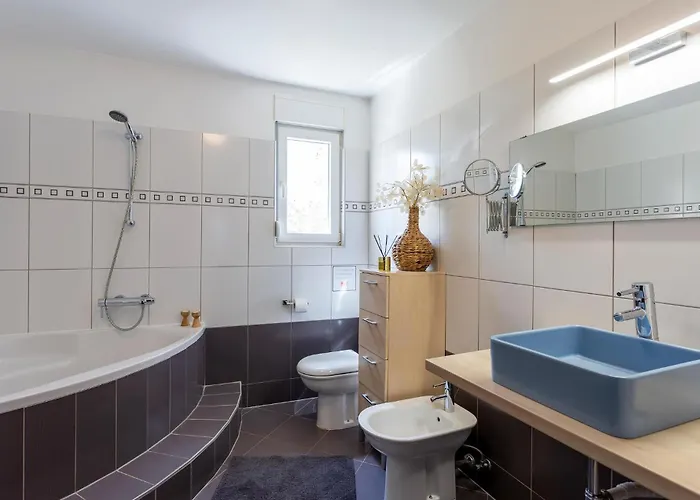 Awesome In With Wifi Пула