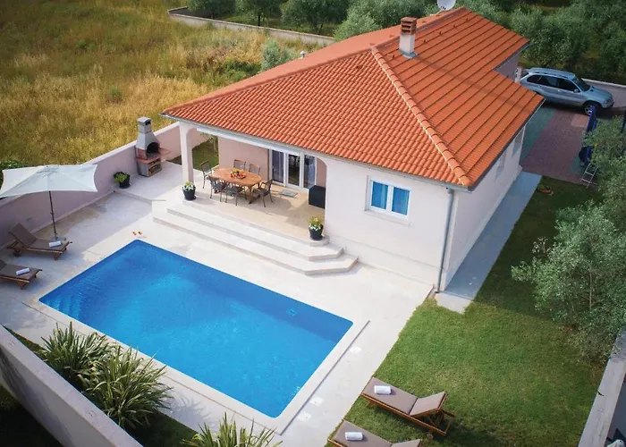 Tatil Evi Awesome In With Wifi Pula